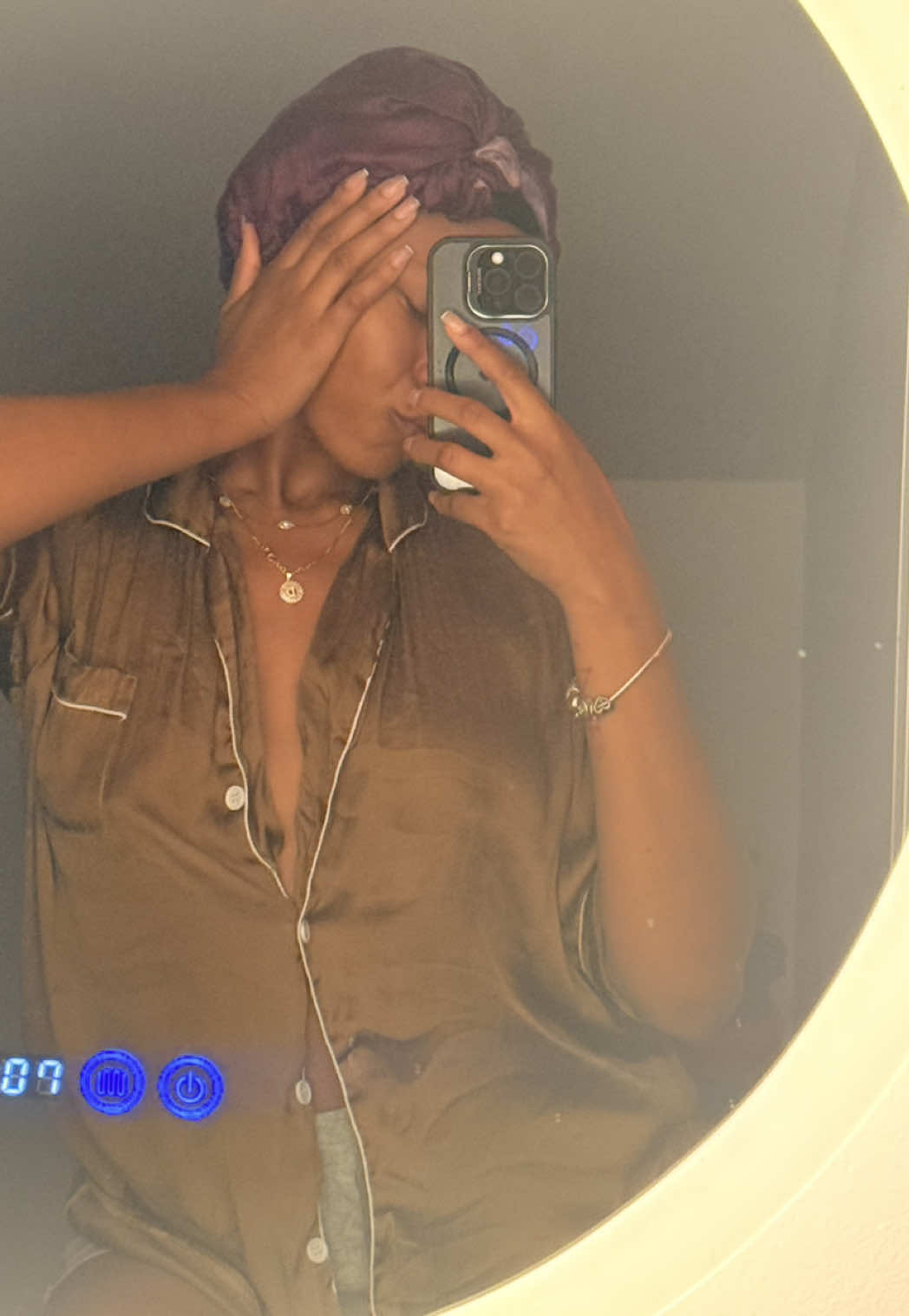 Midnight snacks but @9:30 🍓🧘🏽‍♀️