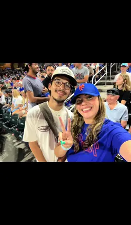 hey guys guess who i met … @Nicolas Nuvan 😁 thank you for being so sweet #fyp #citifield #mets 