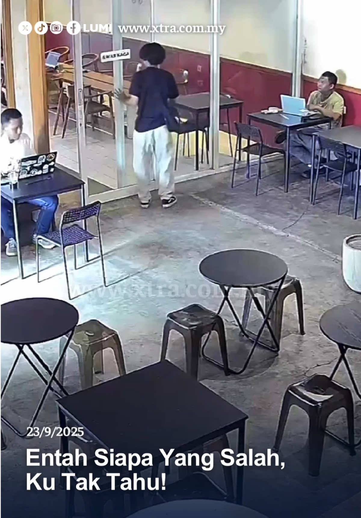 Takpe bang, tak ramai lagi orang tengok tuh.. santai bang😅😂 #xtra #fyp #lelaki #langgar #dindingkaca 🎥: azmani_