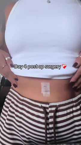 Pain 4/10, less bloating, no more pain meds, lots of ice & The Housemaid book has me hooked❤️‍🔥 but most importantly we’re healing day by day🙏🏼  #postopsurgery #fyp #healing 