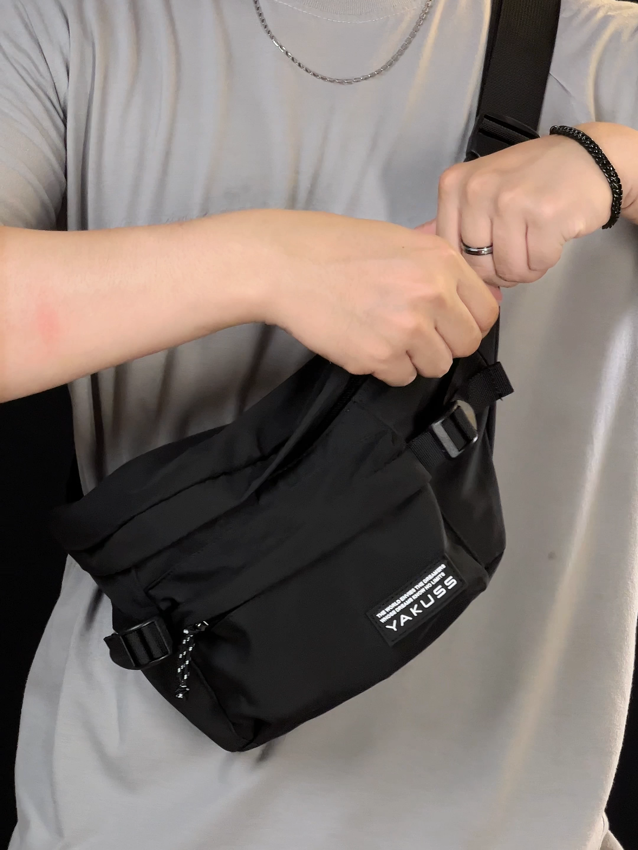 YANG DEMEN STREET FASHION BUAT KALIANJANGAN SAMPAI KEHABISAN YA !!! BISA LANGSUNG CHECK KERANJANG KUNING DIBAWAH !!!  #osoce #slingbag #waistbag #antirair #selempang #tasselempang #fyp #4upage #antiair #fypシ #fypindonesia #foryoupage #foryou #videoviral #tiktokviral #tiktokindo #viraltiktok #videohariini #tasviral #taspria