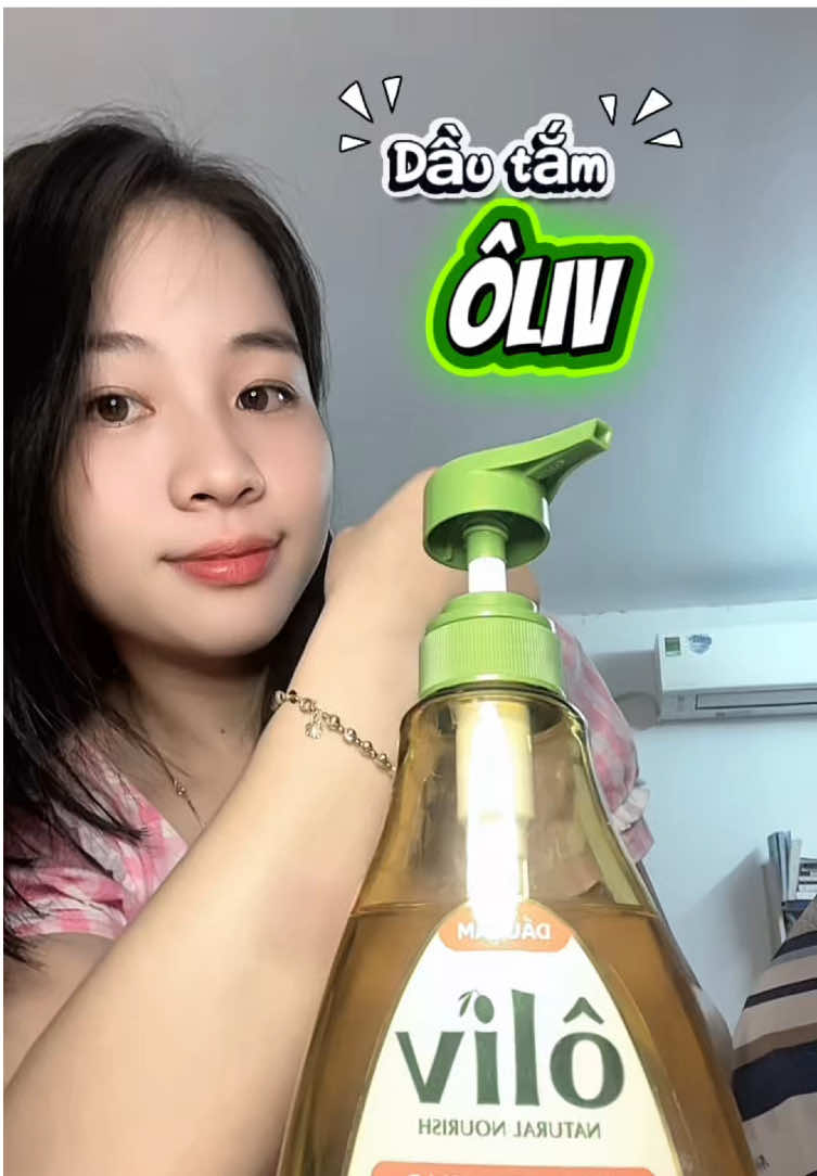 Dầu tắm Ôliv là 1 bươc làm sạch tuyệt vời cho da sau 1 ngày thoa kem body hay kem chống nắng. Như dc nhũ hoá , tẩy trang cho làn da căng mượt . Và cấp ẩm tốt trên da #xuhuong #hanhhanhbachhoaonline #dautamoliv #oliv #chamsocda 