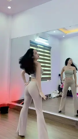 Nhạc cổ đánh đổ dân chơi :) Dc: Me #xuhuongtiktok #Dancebar #daynhay #hạlong 