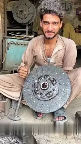 Bengkel kecil ini bisa menyulap benda karatan apapun terlihat seperti baru dan berkulitas #mekanik #pakistan #perbaikan #restorasi #bengkel #fypシ゚viral 
