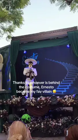 funny Ernesto de la Cruz  #oogieboogiebash #disneyland#Funny#foryou#disney#oogieboogiebash#ernesto 