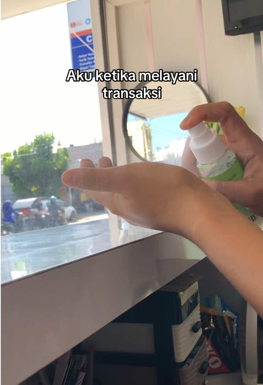 Ada yg sama?? Handsanitizer harus stay