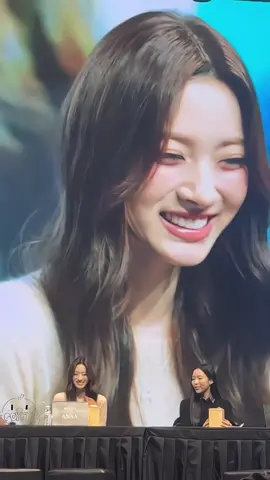 anna on bigscreen at hangzhou fansign #MEOVV #ANNA 