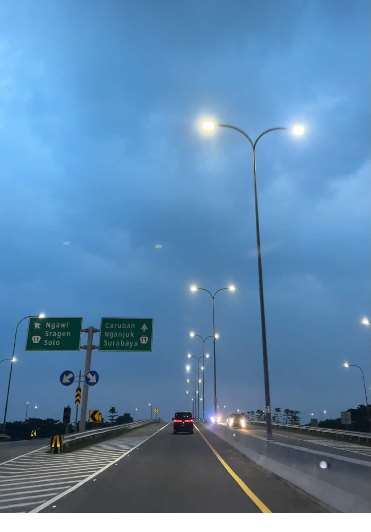 Night drives, endless vibes #travellcolor 