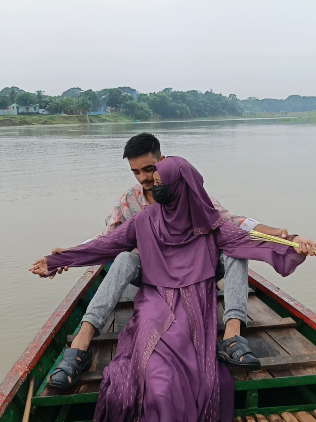 আপনাদের প্রিয় মানুষ কে এই ভিডিও তে মেনশন দিয়ে যান যাকে নিয়ে নৌকা ভমন করতে চান 💜😩#bangladeshtiktokofficial🇧🇩 #trending_video #FunkNoCapCut #viral_vedio_tiktok #500kviews 