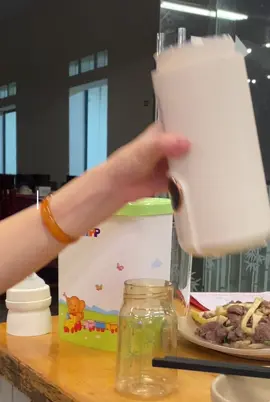 Đổi chỗ pha sữa cho Dừa🌴😂#viral #kids #hipp #hipporganic 