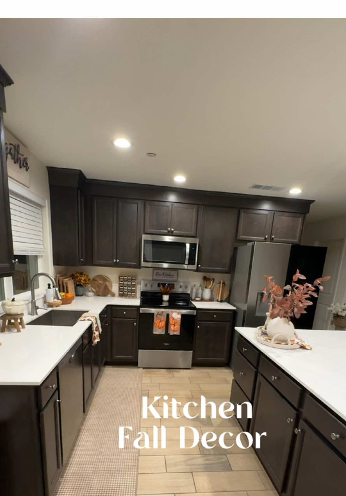 Kitchen Fall Decor 🍁🍂#fall #kitchen #falldecor #cozyathome #vibes 