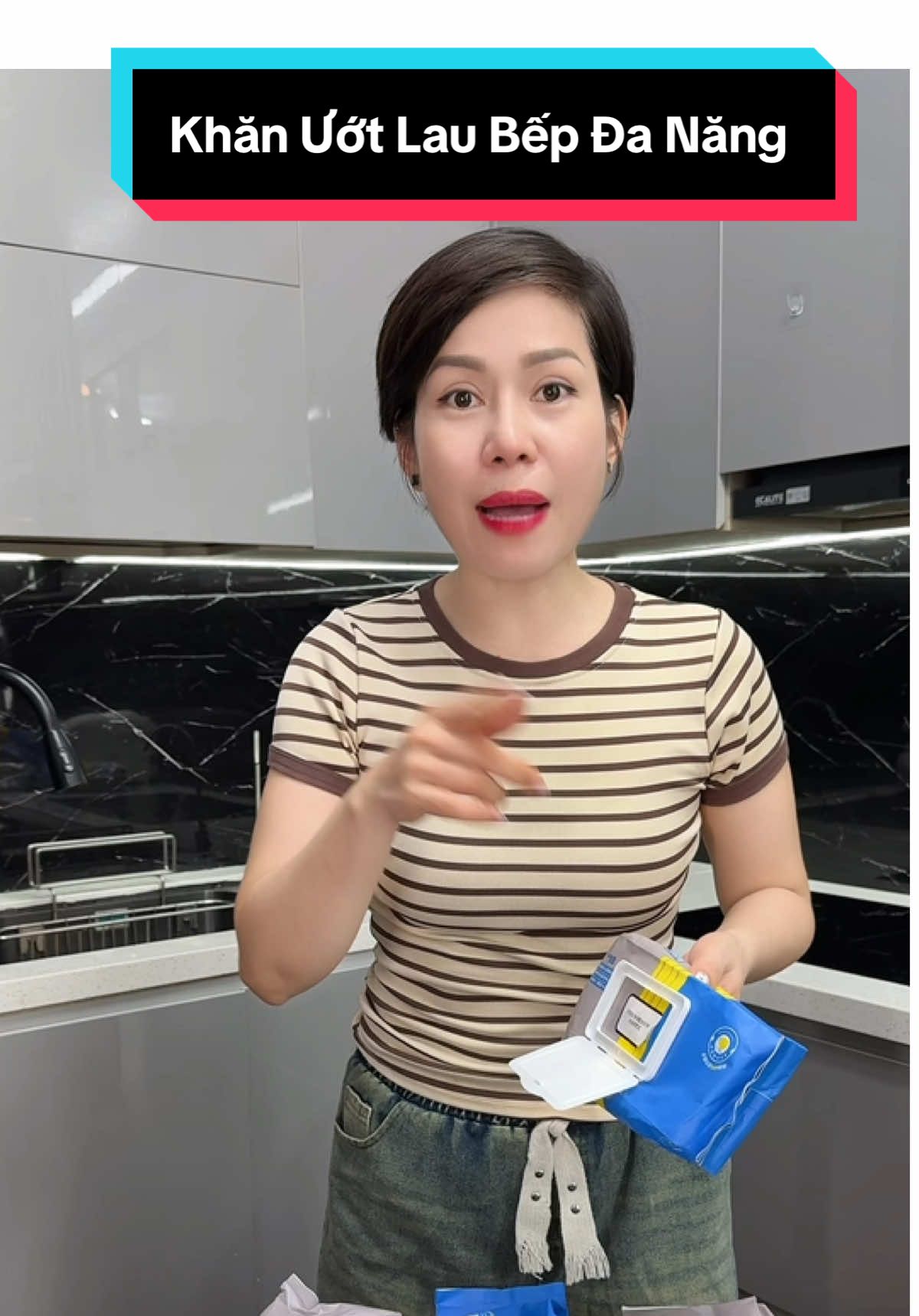 COMBO 7 BỊCH - COMBO 6 BỊCH Khăn Ướt Lau Bếp Đa Năng [ + Tặng thêm 1 túi MÀNG BỌC THỰC PHẨM ]. (kích thước khăn 20 x14cm) Không Độc Hại. Giấy Lau nhà bếp, Sạch Vết Dầu Mỡ. An toàn cho da #Cindythuytichcuc 