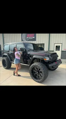 👉 Full 4” Superlift Suspension Systems Lift 👉 FOX Shocks all the way around  👉 FOX Steering Stabilizer  👉 Adjustable Track Bar  👉 New Upgraded Front Drive Shaft 👉 Going up-to  37/13.50/24 Nitto Tire USA Recon Grapplers #jeeplifestyle#jeeplife#jeepgirl 