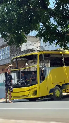 Si kuning Pikacuuu #mjpm #mjpmgarage #buspariwisata #zakitrans #zakitransport 