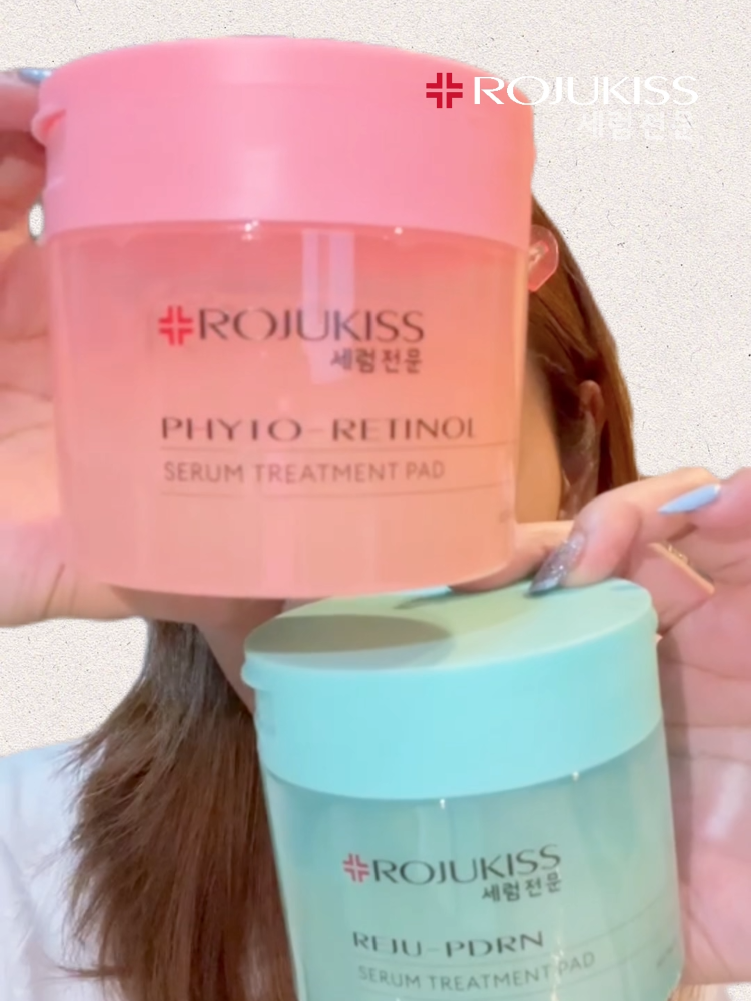 มาแรงสุดๆ‼️ Serum Treatment Pad ❄️จากโรจูคิส เซรั่ม ทรีตเมนต์ แพด เนื้อเจลลี่ ฟื้นฟูผิวล้ำลึก ให้ผิว Glass Skin ฉ๋ำโกลว์ คุณสมบัติจัดเต็ม! ✔️ช่วยลดอุณหภูมิผิวทันทีที่ใช้ถึง -3.6°C ❄️  ✔️รูขุมขนกระชับ แต่งหน้าติดทนนาน  ✔️ เจลลี่แพด นวัตกรรมล็อคสารบำรุงผิว ช่วยฟื้นฟูผิวล้ำลึก มี 2 สูตรให้ผิวสวย 🟢 REJU-PDRN ฟื้นฟูผิวเร่งด่วน ให้ผิวอิ่มน้ำ โกลว์ใส ผิวแข็งแรง✨ 🔴 PHYTO-RETINOL ผิวเฟิร์มอ่อนเยาว์ ช่วยลดเลือนริ้วรอย 😍 🛒กดตะกร้าเลย !! #โรจูคิสเซรั่มเกาหลีอันดับ1 #ปัญหาผิวแก้ยากโรจูคิสแก้ได้ #โรจูคิส #Rojukiss #serumpad #serumtreatmentpad #เซรั่มแพด