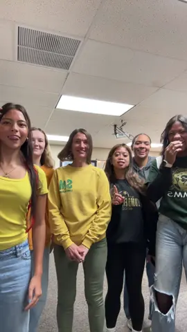 in honor of jorg getting a haircut  @bailee @nisha @RAE!🏐🏀 @meijah 😸  #fyp #bob #fire #nickiminaj 