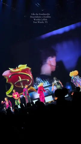 Do it like the zombies do! #disneyzombies #descendantszombieslastshow #descendantszombiesworldscollidetour #WorldsCollideTour #disneyconcert 