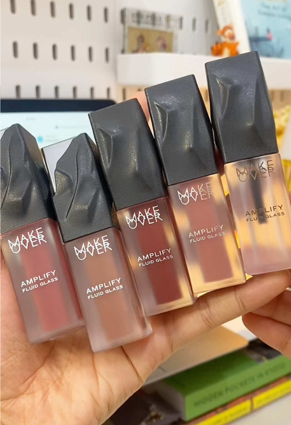 All shade lip amplify 💓🫶🏻💕 #makeoverid #makeover #makeoveramplify #amplifyfluidglassmakeover #makeup 