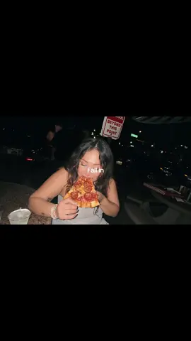 This trend but I’m in love with pizza #ziggystardust #CapCut 