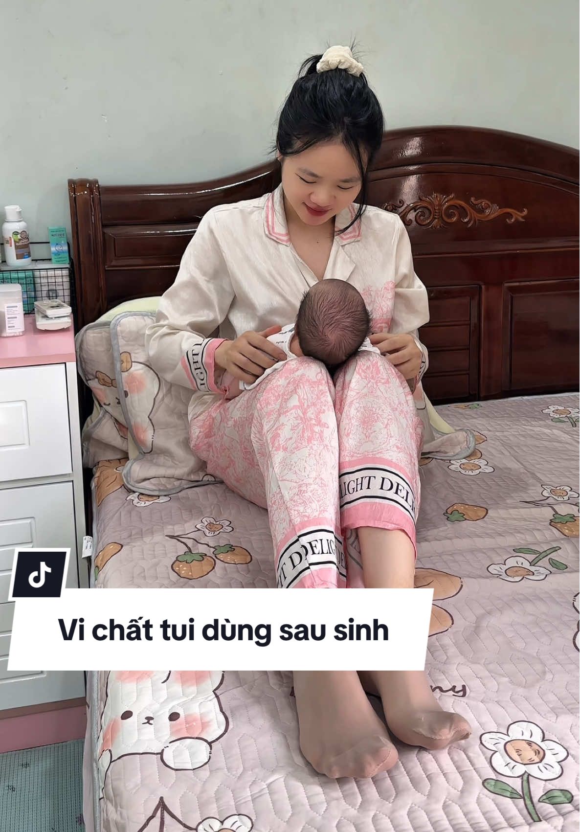 Các đồng bỉm đang nuôi con bằng sữa mẹ thì nhớ bổ sung đầy đủ vi chất để có nguồn sữa chất lượng cho con và để phục hồi sức khỏe cho mẹ nữa nhớ #vichatchomevabe #canxihical #vitaminmama #avisure #mẹbỉm 