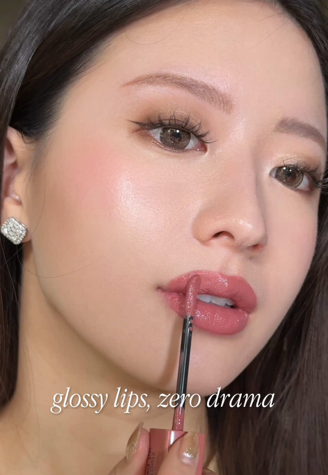 Meet the new Le Laque! ✨ High-shine finish, smooth glide, and colors that make every smile pop 💋#Lorealglossylips #LacquerLikeGloss #LOrealMakeupID #Makeup @L’Oreal Paris Makeup & Hair 