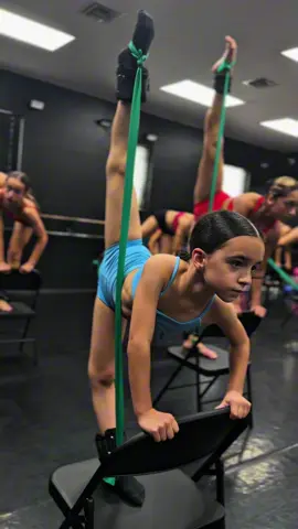 Can you believe this little one is only 8?! A true testament to how powerful the BodyTech Method is no matter the age, when you bring the right mentality and work ethic, results follow. This little one does all our classes AND privates, and the class she’s showcasing here has an age range requirement… yet she’s advanced enough to be welcomed into this intense Saturday class. That’s the level of dedication and talent she brings every week. ⭐ Mindset first. Train like the dancer you want to become. ⭐ Consistency is key. Every rep builds foundation. ⭐ Age is just a number. What matters is focus, effort, and discipline. The BodyTech Method proves greatness starts NOW.
