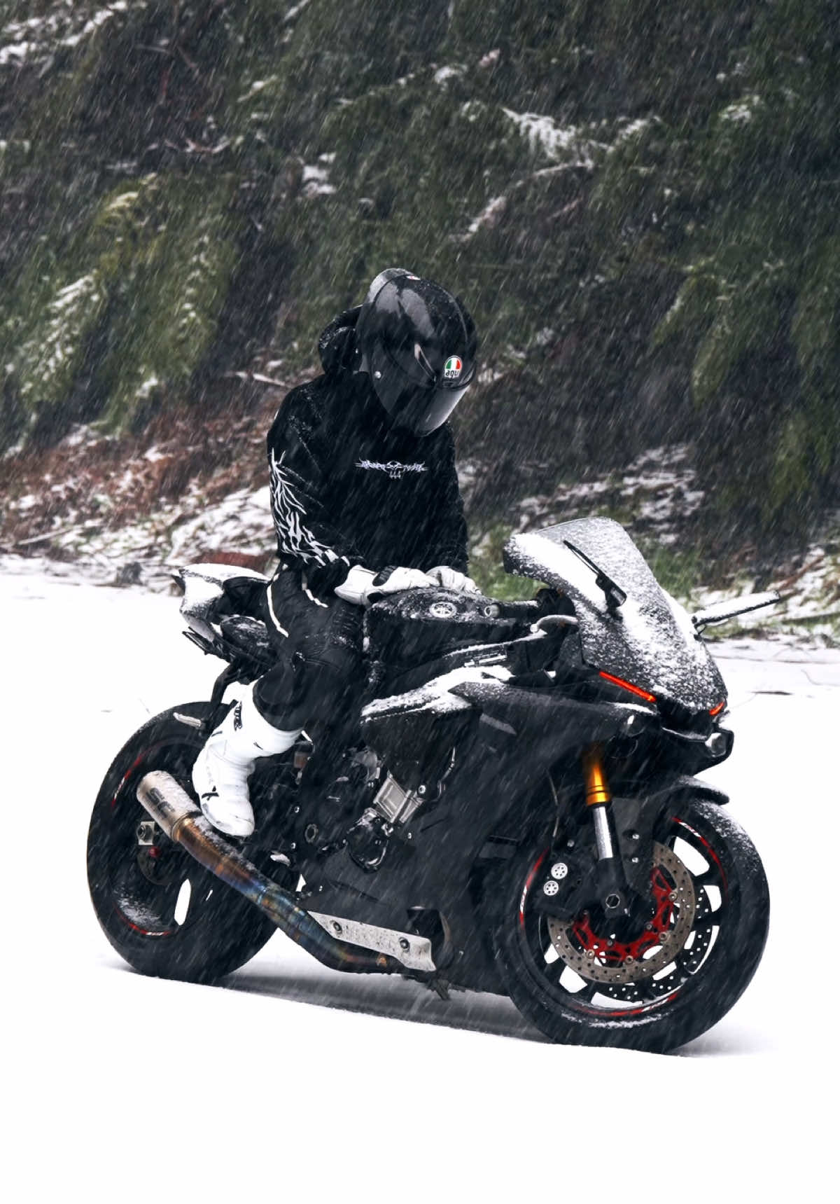 🤍🤍 #motorcycle #bikergirl #yamahar1 #viral #trend 