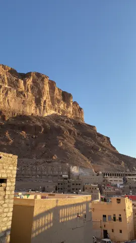 Janganlah engkau berlalu dalam kesedihanmu, tenanglah sesuatu akan mencapai takdirnya sendiri  ( Imam Haddad ) #quotes #kalam #tarim #hadramaut #fyp 