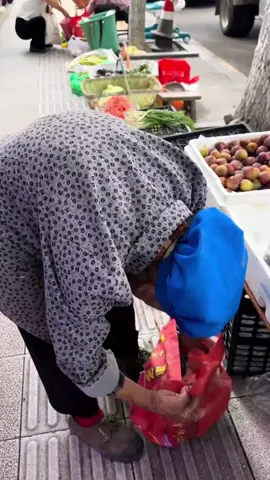 give the old lady a small gift