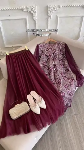 Tunik jehan “burgundy” #ootdkondangan #outfitinspiration #outfitcheck #outerbrokat #fyp 