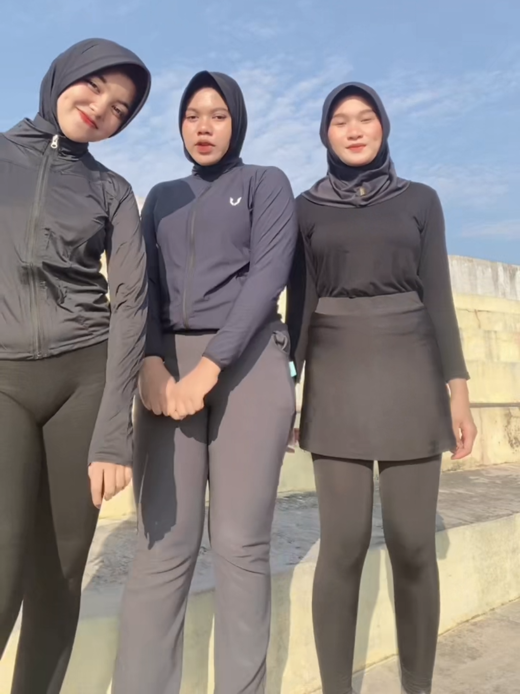 cr : nurhidayani404 #hijabolahraga #joggingoutfit #fyp 
