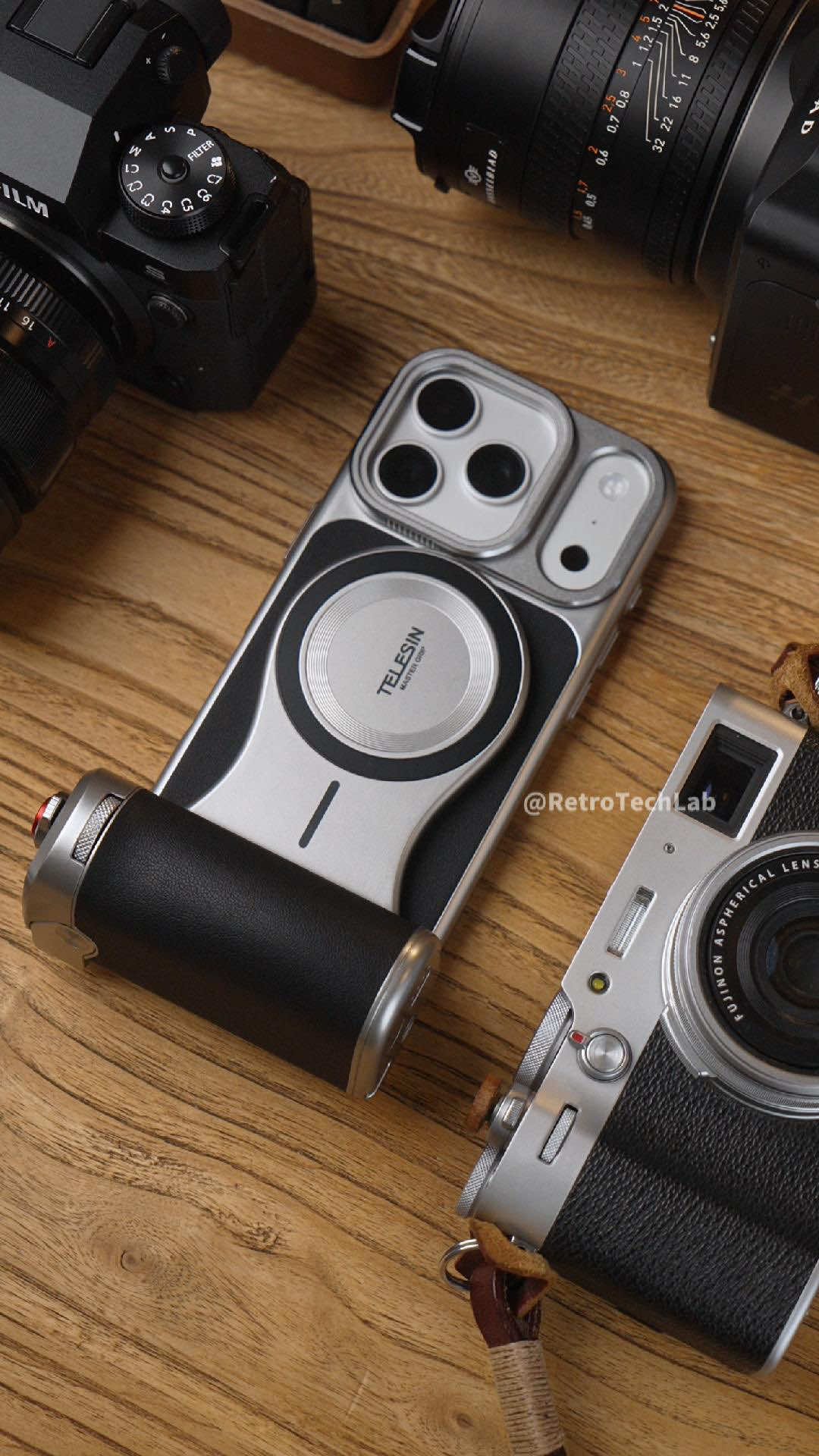 One second, your iPhone 17 turns into a retro camera. This pro photography kit is built for iPhone 17 — crafted from metal and leather, with a case, filter system, and grip to level up your shooting experience and make the most of its new imaging power.#techgadgets #telesin 