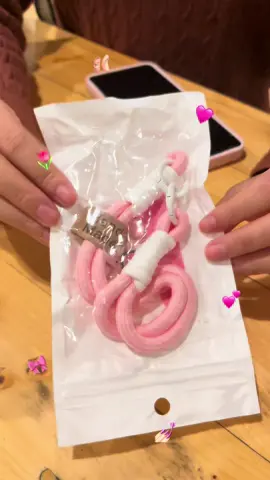 obses with pink💕🤏🏻