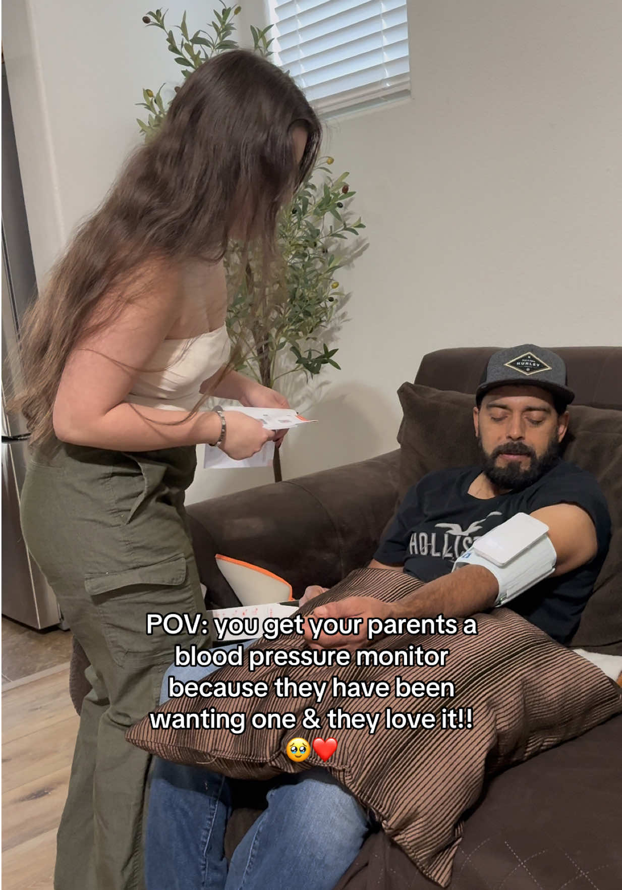 It checks blood pressure and pulse too!! 🫀Plus it has an app and it’s wireless, so it’s easy to take anywhere!! #bloodpressuremonitor #heartmonitor #wellnesstools #fyp #tiktokshop 