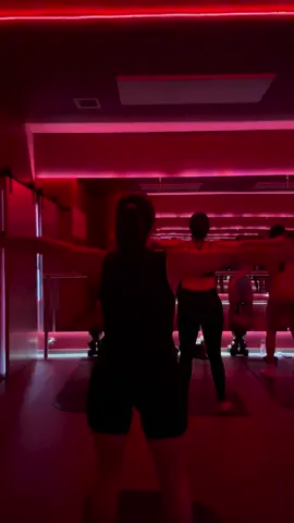 late night session #hotpilates #workout #fyp #foryoupage #night 