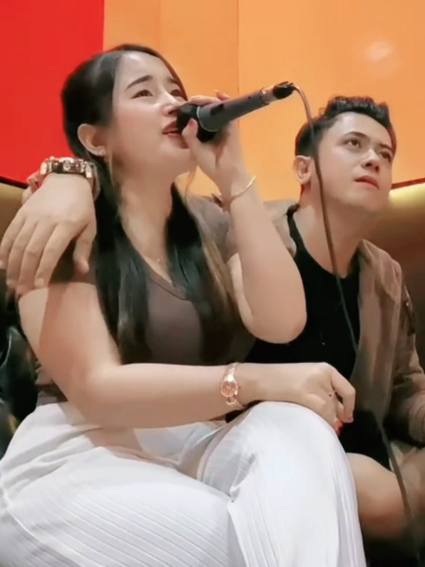bersama LC pasti merasakan senang, bahagia  Nayaman damai  #fyppppppppppppppppppppppp #ciumlc #peluklc #karaoke #lccantik 