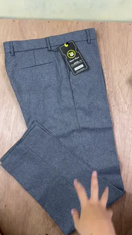 Minimal punya satu kali iya celana nya