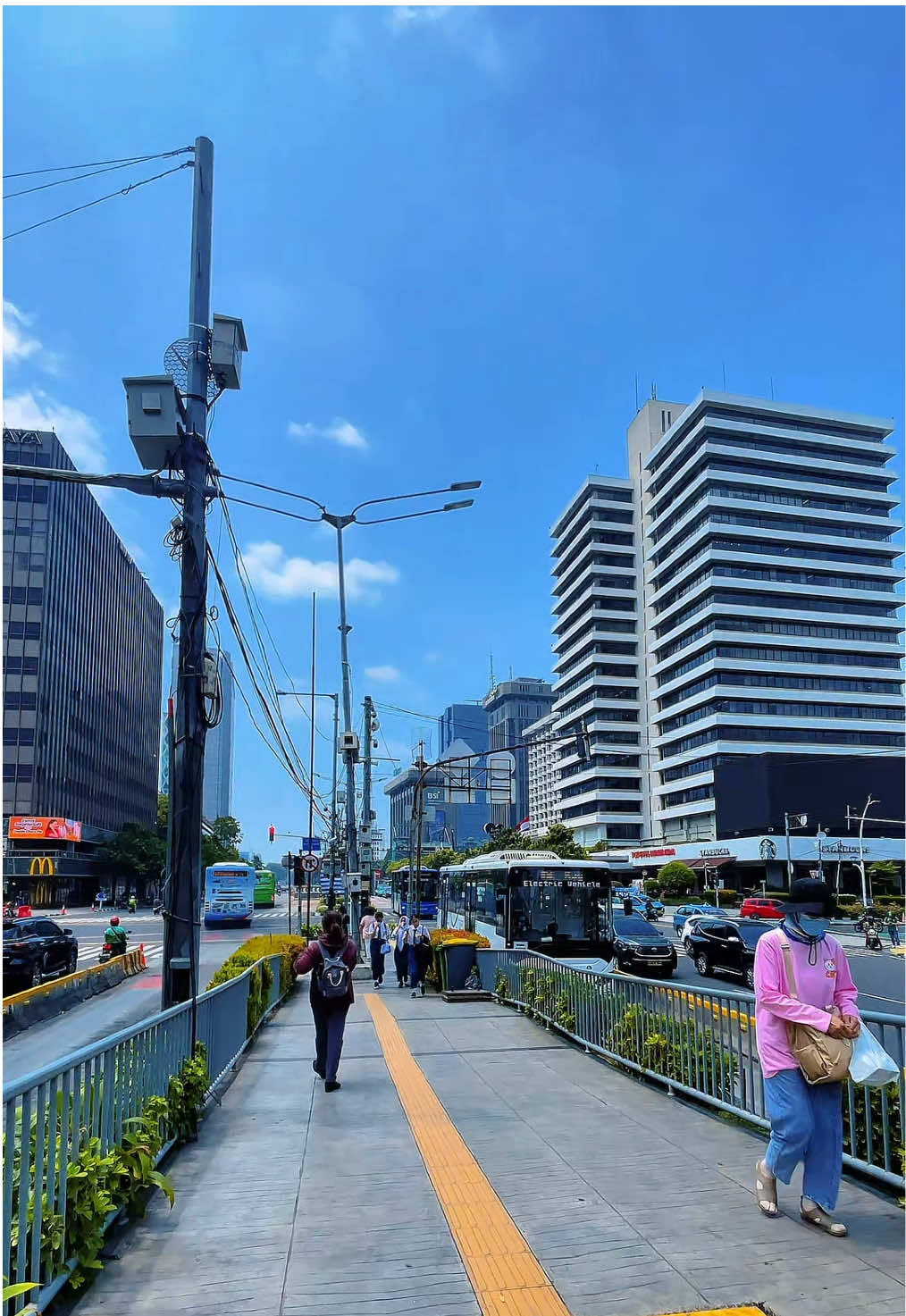 📍halte Sarinah | Jakarta Pusat  • • • #jakarta #sarinah #cityview #sky #foryou 