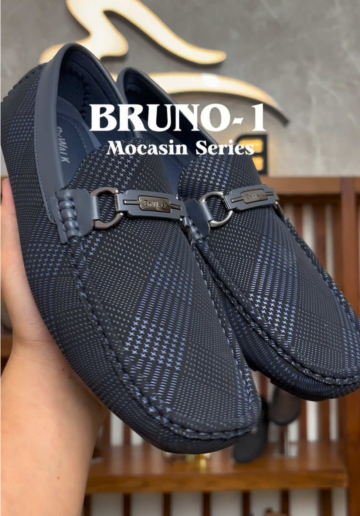 Mocasin shoes dari ByWalk, BRUNO-1. Sepatu formal yang bisa dipakai ke segala macam acara, Check out sekarang sebelum kehabisan #bywalkshoes #rekomendasisepatupria #sepatuformalpria #sepatucowokkeren #sepatuloafers 