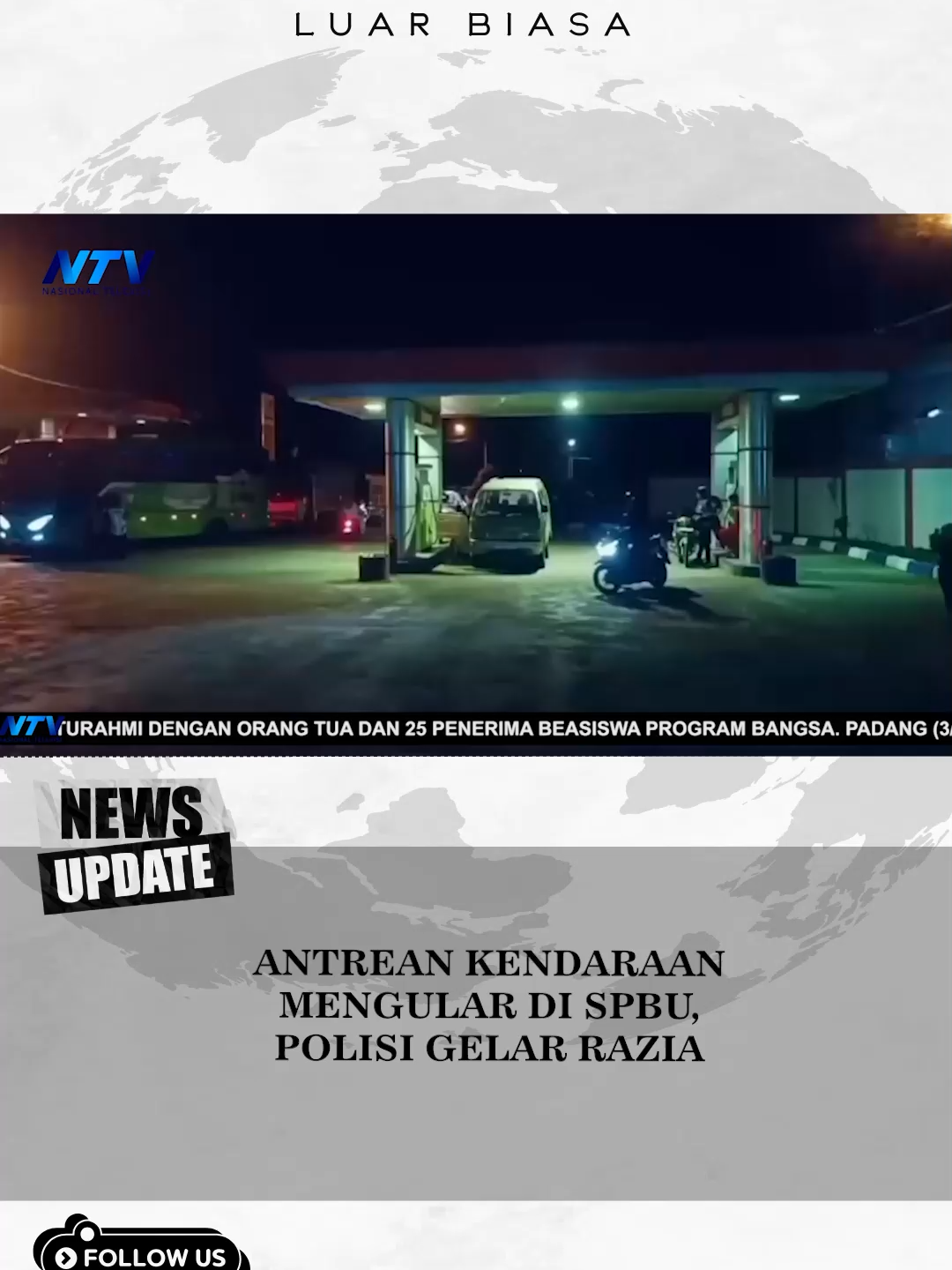 ANTREAN KENDARAAN MENGULAR DI SPBU, POLISI GELAR RAZIA Antrian panjang kendaraan di stasiun pengisian bahan bakar umum atau SPBU, yang meresahkan warga karena antrian kendaraan mengular ke badan jalan, yang terkadang membuat arus lalulintas di jalan lintas nasional menjadi macet, dikeluhkan warga dan pengendara ekspedisi. Salah seorang sopir kendaraan ekspedisi, Pandi, mengatakan, untuk mendapatkan bahan bakar minyak jenis solar, dirinya harus ikut antri hingga empat jam. Kondisi ini tentu merugikan mereka, karena waktu perjalanan habis untuk mendapatkan BBM subsidi. Para sopir ekspedisi berharap, agar pihak terkait aktif melakukan penertiban terhadap aktivitas sejumlah SPBU di Kabupaten Muaro Jambi, yang sering menimbulkan antrian panjang dan mengganggu lalulintas. Termasuk menertibkan dugaan perbuatan pelangsir BBM yang menyalahi aturan, yang berdampak pada warga lain. #beritatiktok #beritaterkini #ntv #news #viral #banyuwangi #fypシ゚
