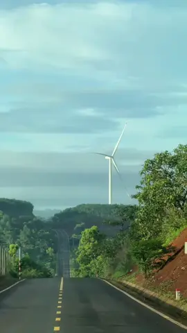 Bức tranh thiên nhiên muôn màu sắc. Sao bức tranh lòng lại chỉ màu đen trắng. #trainghiemcungduongdep #vanlyphongsuongvanlysau #anhlaixevuitinh😆😆😆 