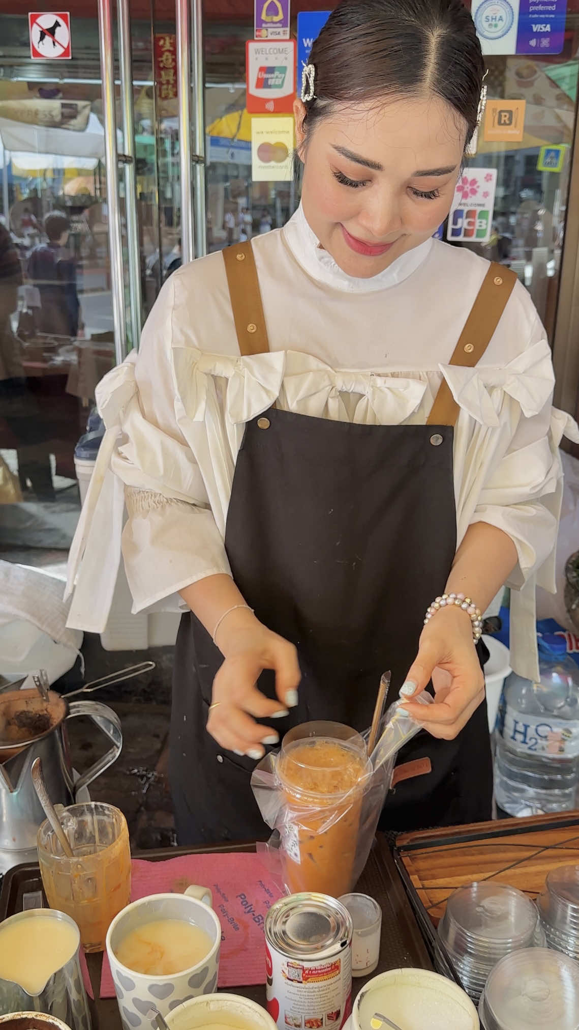 Beautiful Lady Selling Thai Milk Tea in Bangkok 📪 Info Thai Milk Tea 📌Location Bangkok, Thailand 💵 Price 35 Baht / $ 1 USD