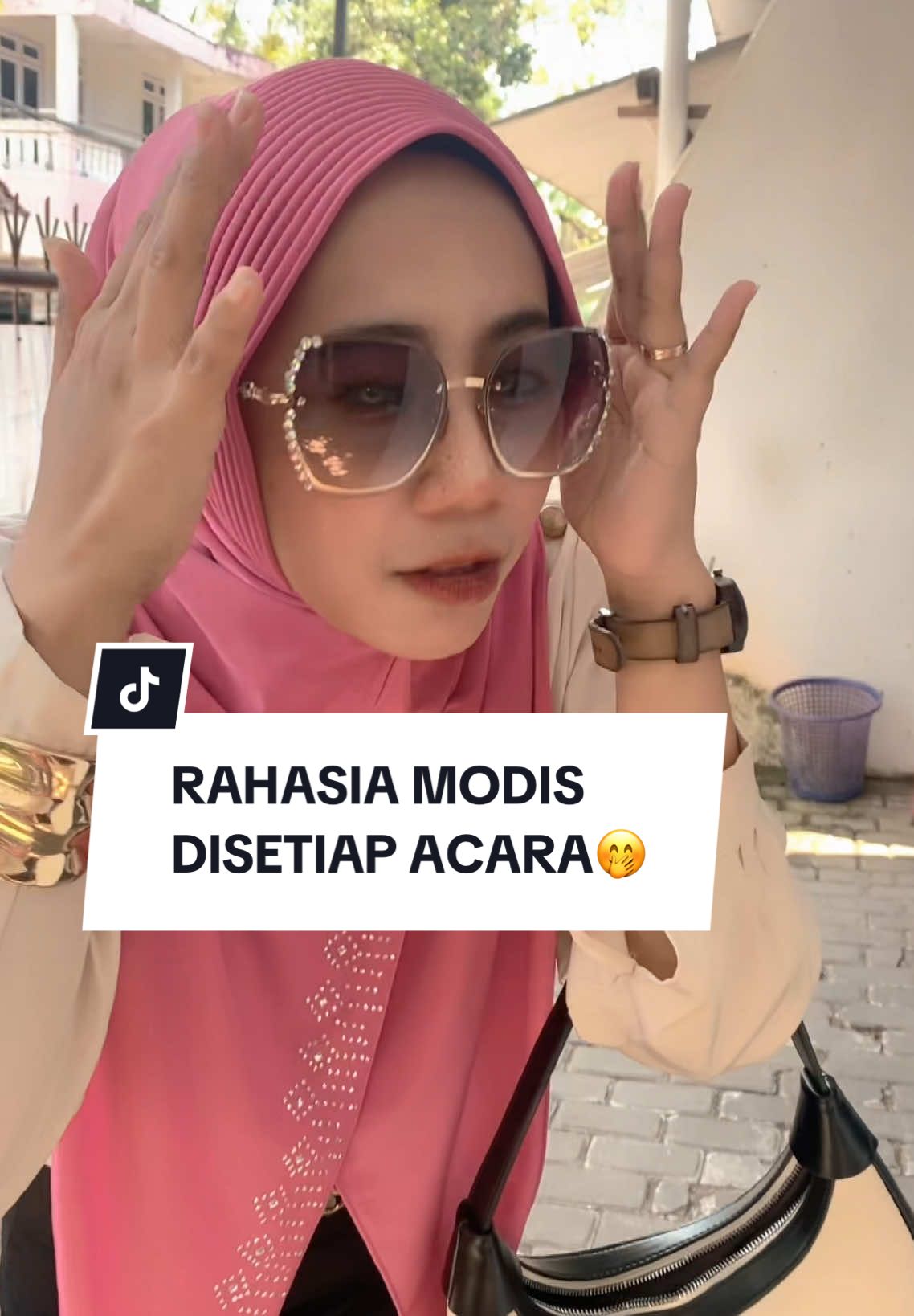 TAMPIL MODIS DI SETIAP ACARA🤭 Ini dia jilbab sat set anti ribet, dipakai nyaman, dipadukan dengan outfit apapun tetap modis🤭, yuk daripada di diemin mending di gercepin🫣 #rekomendasi  #hijabinstan  #olievehijabs  #hijabinstan 