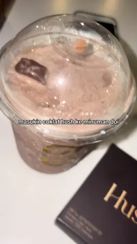 masih ada stock 1 biji lagi wkwk, tinggal nunggu ready stock dari official storenya nanti #hush #chocolate #hushmoment 