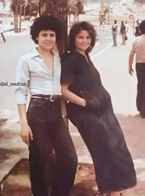 جورج وسوف بأيام الزمن الجميل مين بيحزر المطربة  يلي معه بالصورة ! #WelcomeWassouf #frand #أصحاب #هاوية #عيد 