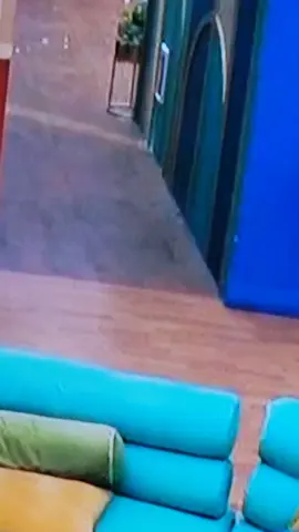 Ojo aquí aque entro al vestidor galilea.  A dejar Informacion acaso? 