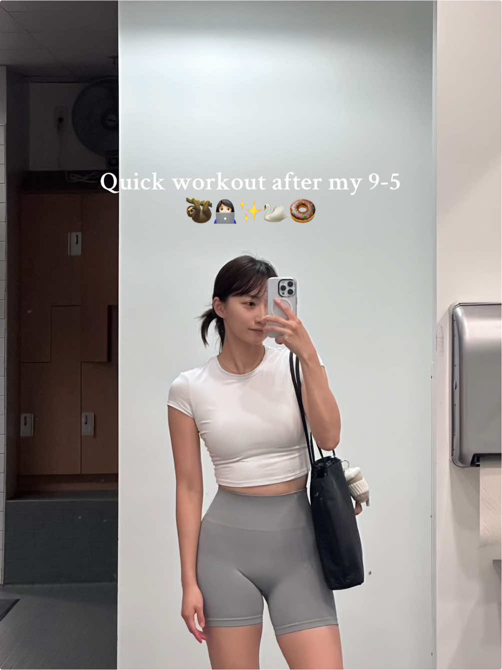 Quick workout after my 9-5 🦥👩🏻‍💻✨🦢🍩 #gym #gymoutfit #alo #gymgirls #gymprogresss 