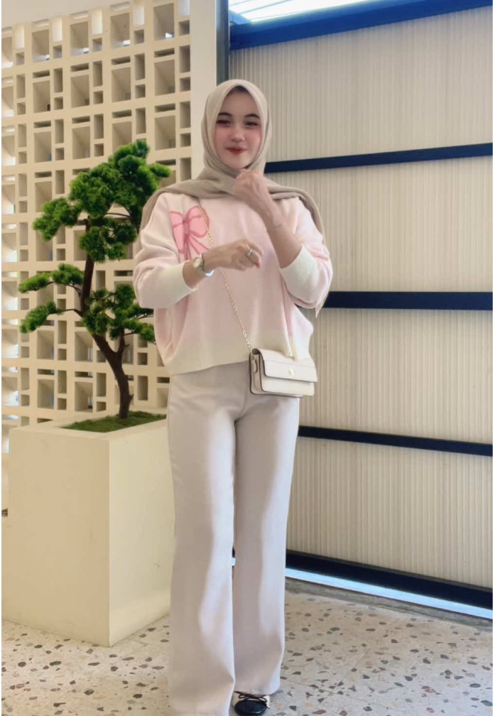 tora toraa~~ outfit aku gemashh pake sweater sama pants mantul dehh🥵🎀🌝✨ #sweater #atasanwanita #tiktokshop #inspiration 