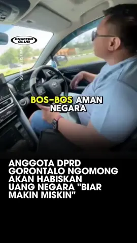 🔥 HEBOH DI GORONTALO! Publik digemparkan dengan pernyataan seorang anggota DPRD Gorontalo yang viral karena ucapannya dianggap kontroversial. Dalam sebuah video yang beredar, ia terdengar mengatakan akan “habiskan uang negara biar makin miskin”. Ucapan ini langsung menuai reaksi keras dari masyarakat dan warganet. Banyak yang menilai pernyataan tersebut tidak pantas diucapkan oleh pejabat publik yang seharusnya mengelola anggaran untuk kesejahteraan rakyat, bukan sebaliknya. Fakta dari pemberitaan menyebutkan bahwa ucapan itu disampaikan dalam konteks pembahasan anggaran daerah, namun tetap saja memicu kemarahan karena dinilai mencerminkan sikap tidak sensitif terhadap kondisi ekonomi rakyat. 💬 Pelajaran penting: Masyarakat berhak tahu bagaimana wakil rakyat menggunakan uang negara, karena itu adalah uang pajak kita semua. Transparansi, akuntabilitas, dan sikap pejabat publik sangat menentukan kepercayaan rakyat terhadap lembaga pemerintahan. 🔥 ANGGOTA DPRD GORONTALO NGOMONG AKAN HABISKAN UANG NEGARA 
