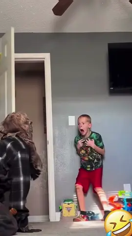 Funny scare prank #funny #funnyprank #prank #foryoupage #viral 